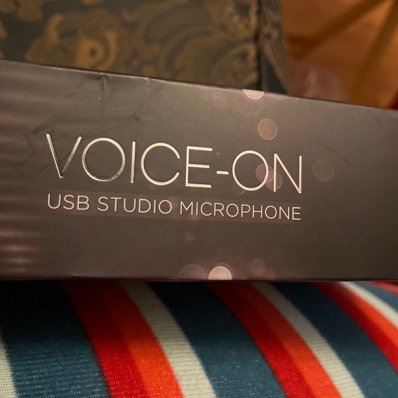 USB Studio Microphone - Picture 3 of 4